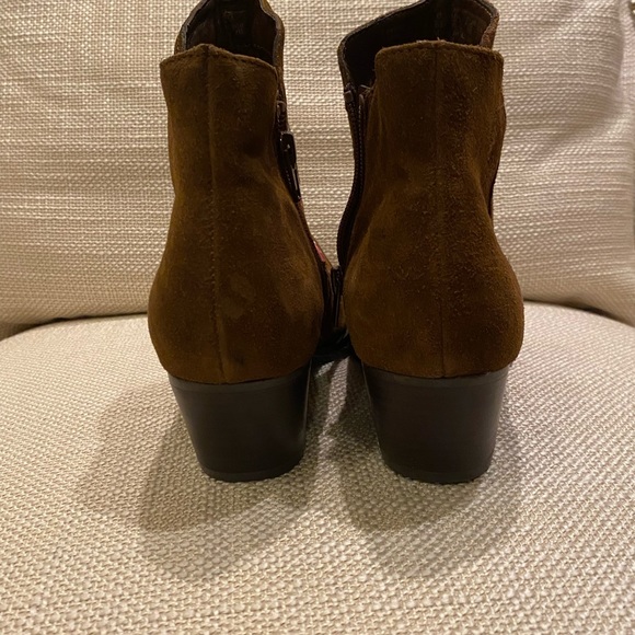 Carlos Vivian Brown Western Suede Bootie w Floral Embroidering / Size 8 - Picture 5 of 11